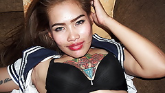 She Cracks Open Lobster With Her Thighs